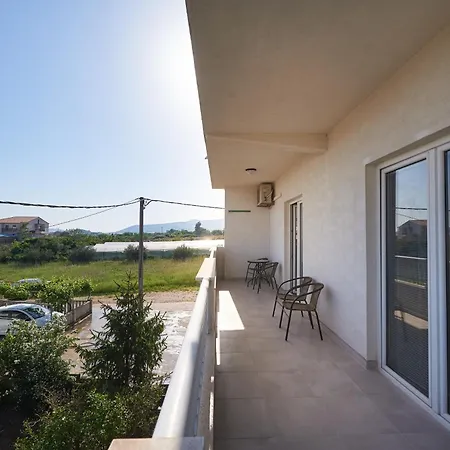 With Parking Space Kastel Stafilic, - 23905 Apartament